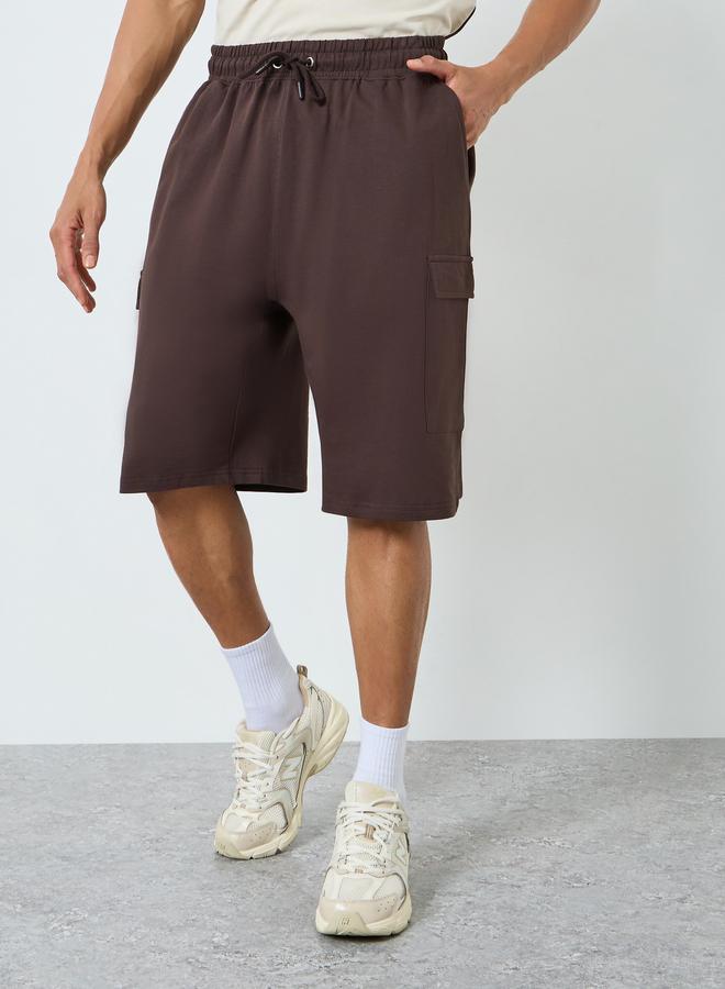 ستايلي طقم منسق من شورت وتيشيرت واسع بنمط كتل الالوان - Image 3